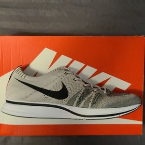 Nike Flyknit Trainer Pale Grey